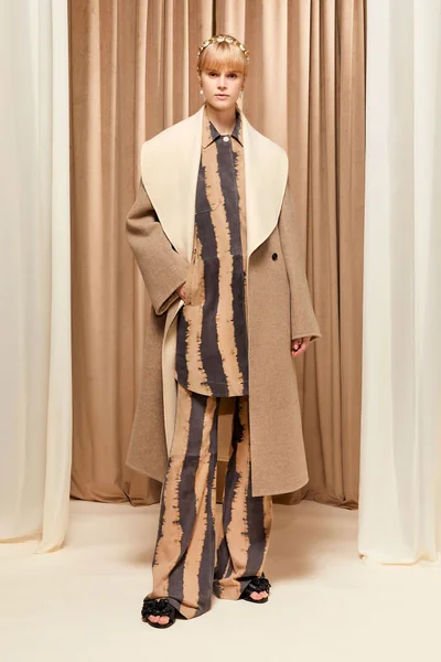 Look 28